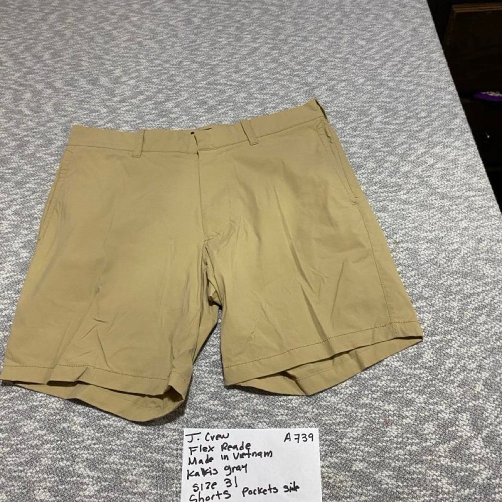 J.Crew Flex side Pocket beige Shorts Size 31. SKU-A739